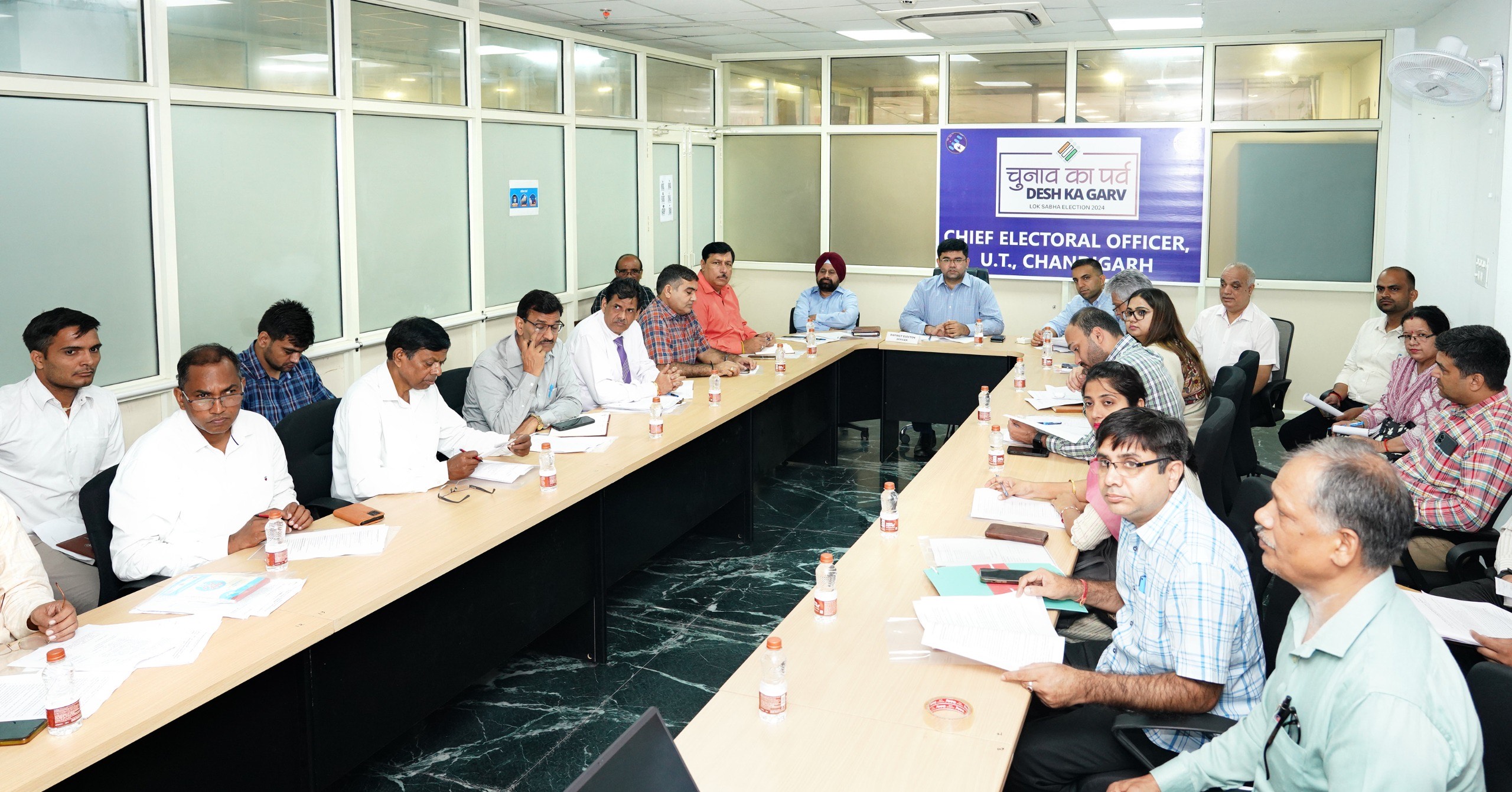 फोटो इलेक्टोरल रोल-2025 के विशेष संक्षिप्त पुनरीक्षण के लिए पूर्व पुनरीक्षण गतिविधियों के तहत बैठक